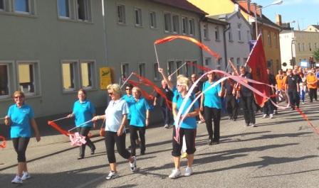 Bilder vom Festumzug aus Anlass des Jubilums 150 Jahre organisierter Sport in der Bernsteinstadt  Ribnitz-Damgarten am 24. August 2013 . Foto: Eckart Kreitlow