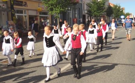 Bilder vom Festumzug aus Anlass des Jubilums 150 Jahre organisierter Sport in der Bernsteinstadt  Ribnitz-Damgarten am 24. August 2013 . Foto: Eckart Kreitlow