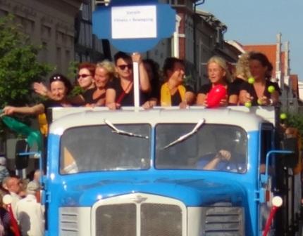 Bilder vom Festumzug aus Anlass des Jubilums 150 Jahre organisierter Sport in der Bernsteinstadt  Ribnitz-Damgarten am 24. August 2013 . Foto: Eckart Kreitlow