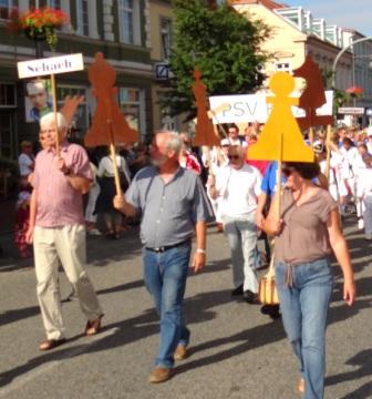 Bilder vom Festumzug aus Anlass des Jubilums 150 Jahre organisierter Sport in der Bernsteinstadt  Ribnitz-Damgarten am 24. August 2013. Foto: Eckart Kreitlow