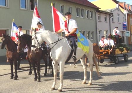 Bilder vom Festumzug aus Anlass des Jubilums 150 Jahre organisierter Sport in der Bernsteinstadt  Ribnitz-Damgarten am 24. August 2013 . Foto: Eckart Kreitlow