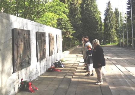 Fotos von der 20. Gedenkwanderung und den Gedenkveranstaltungen in Barth und Ribnitz am 1.Mai 2014. Foto: Eckart Kreitlow