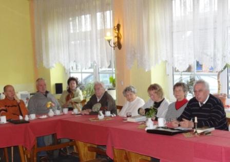 Buchlesung mit Egon Krenz, ehemaliger Generalsekretr des ZK der SED und ehemaliger Vorsitzender des Staatsrates und des Nationalen Verteidigungsrates der DDR, am 24.November 2013 in Redebas, Landkreis Vorpommern-Rgen, zu seinem jngsten Buch Walter Ulbricht - Zeitzeugen erinnern sich, dessen Herausgeber Egon Krenz auch ist. Foto: Eckart Kreitlow