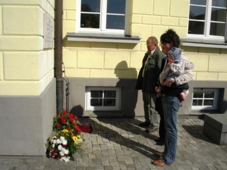 Gedenkwanderung am 1.Mai 2011 von Barth nach Ribnitz-Damgarten. Foto: Eckart Kreitlow