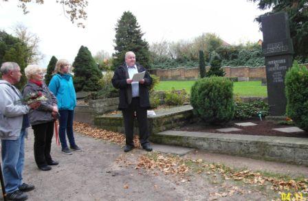 Gedenken an die Ermordung des Grenzsoldaten der DDR Ulrich Steinhauer und aller weiteren ermordeten Grenzsoldaten und Grenzpolizisten der DDR am 4. November 2014. Foto: Ingrid Hoffmann