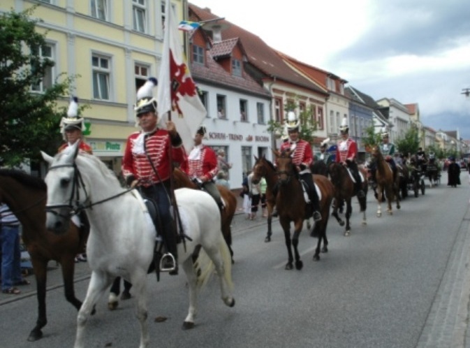 Bilder vom Festumzug zum 775-/750Jährigen Gründungsjubiläum von Ribnitz-Damgarten im Jahre 2008. Foto: Eckart Kreitlow